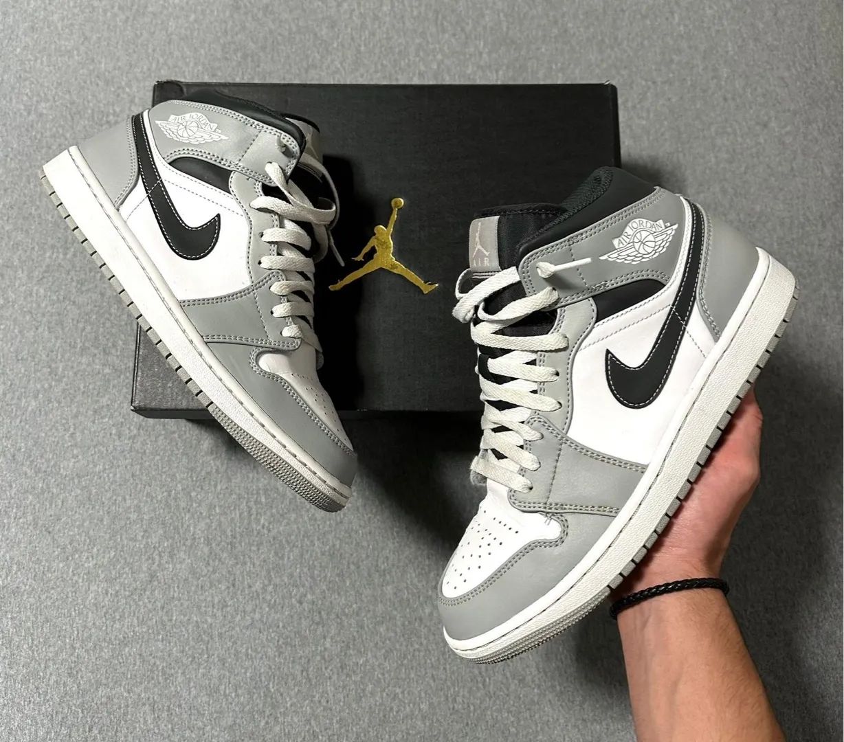 Tênis Air Jordan 1 Mid Light Smoke Grey 2.0