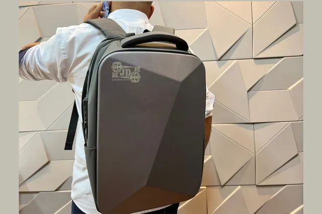 Mochila executiva - anti-furto, impermeável, carregamendo USB,conforto e resistência