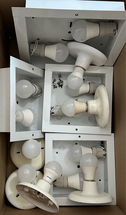 5 Luminárias, 1Abajur e 14 Lâmpadas LEDs. VALOR QUASE DE GRAÇA
