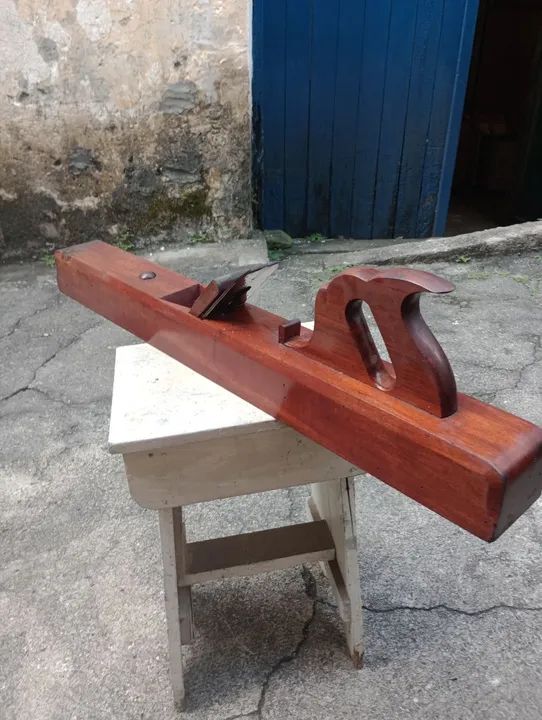 Plaina de madeira antiga 