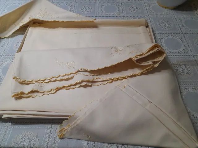 jogo de cama casal linho bordado na caixa antigo - Foto 6