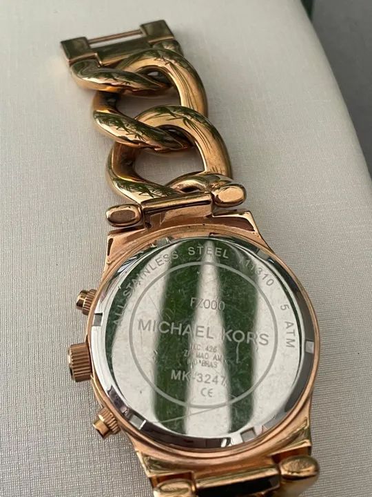 relógio feminino michael kors modelo 3247 rose gold aro cravejado duplo - Foto 3