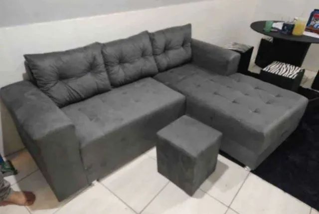 Sofá Cheyse 3 lugares mais puff de brinde entrega grátis 
