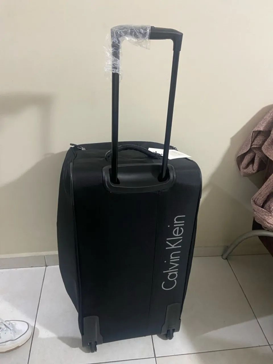 Mala Calvin Klein 23kg - Foto 2