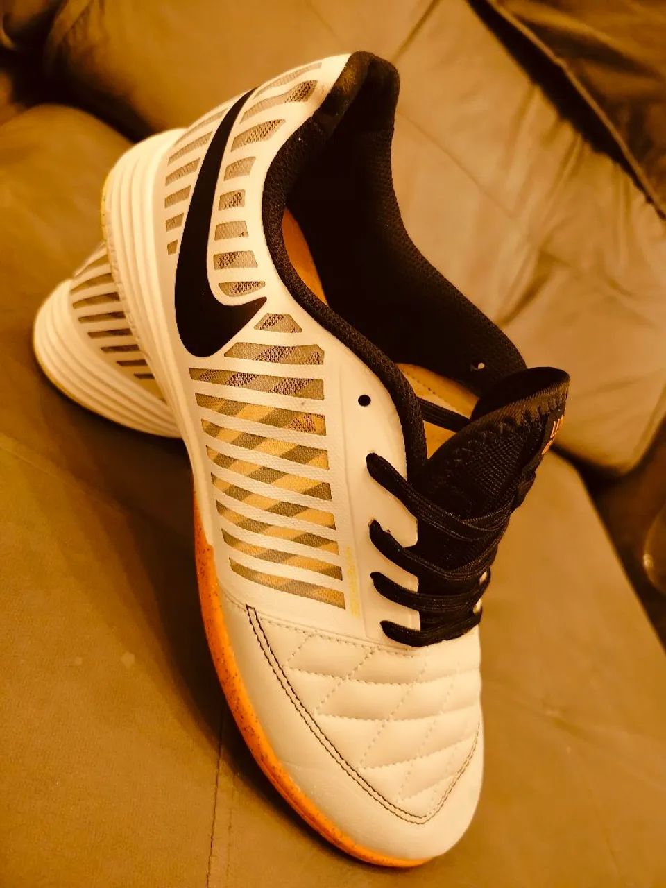 CHUTEIRA FUTSAL LUNAR GATO 42 R$399.