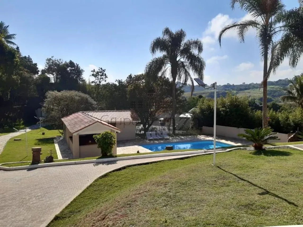 Casa/Condomínio - Condomínio Quinta das Flores - 500m² - 4 dormitórios - 3 suítes - 4 ban
