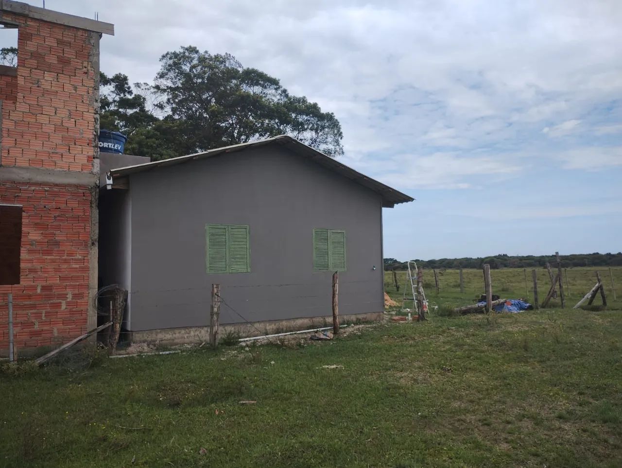 Vende-se casa na praia