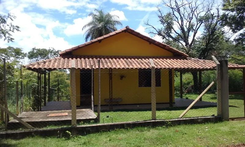 Chácara 1000 com casa e pomar