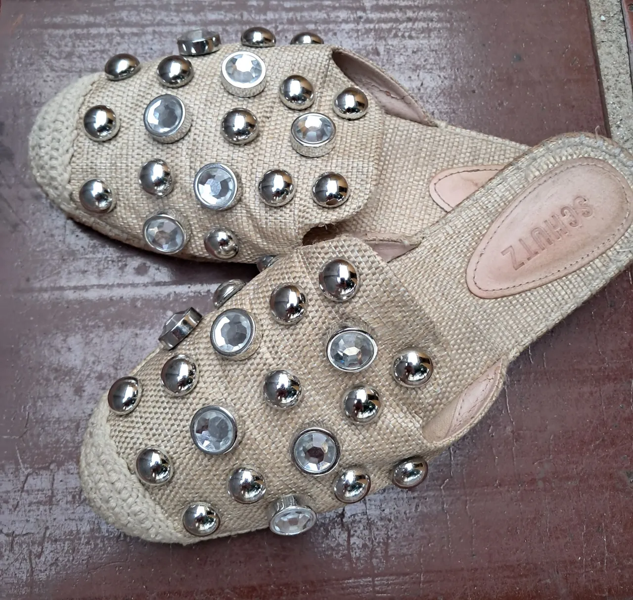 Sandália Rasteira Schutz Strass e Metal