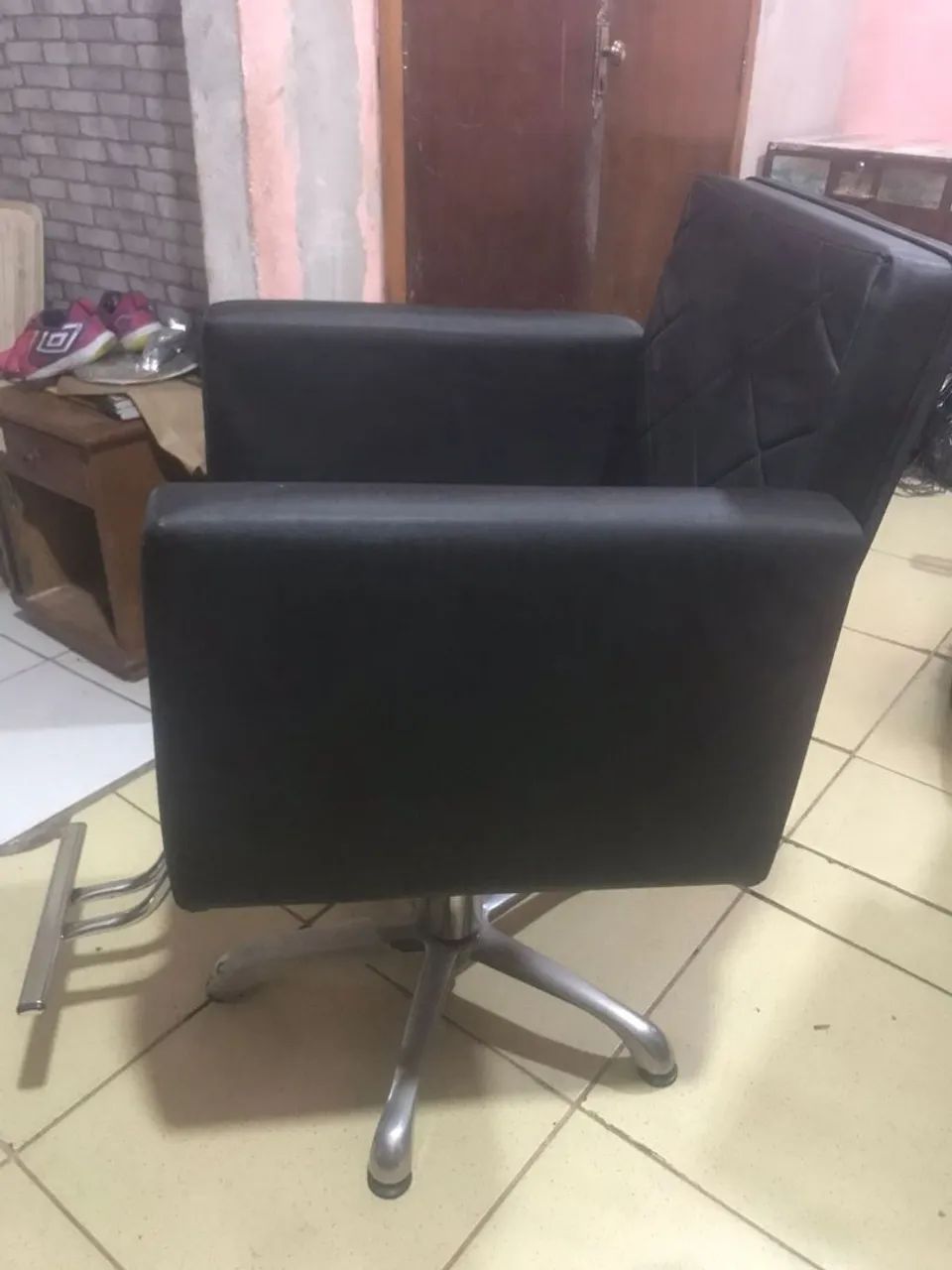 Poltrona Giratória para Salão ou barbearia.  - Foto 2