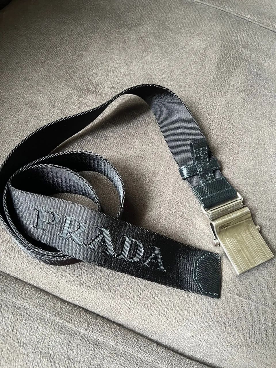 Cinto Prada Original - Clássico da Grife | 105cm | Sem Uso - Foto 4