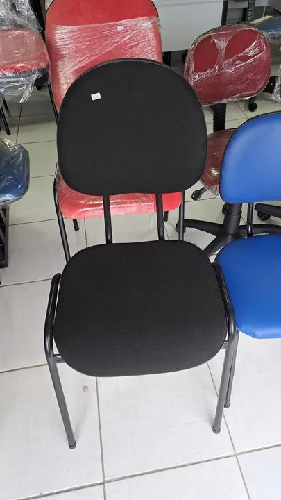 cadeiras de todos os modelos e cores tudo novas - Foto 4