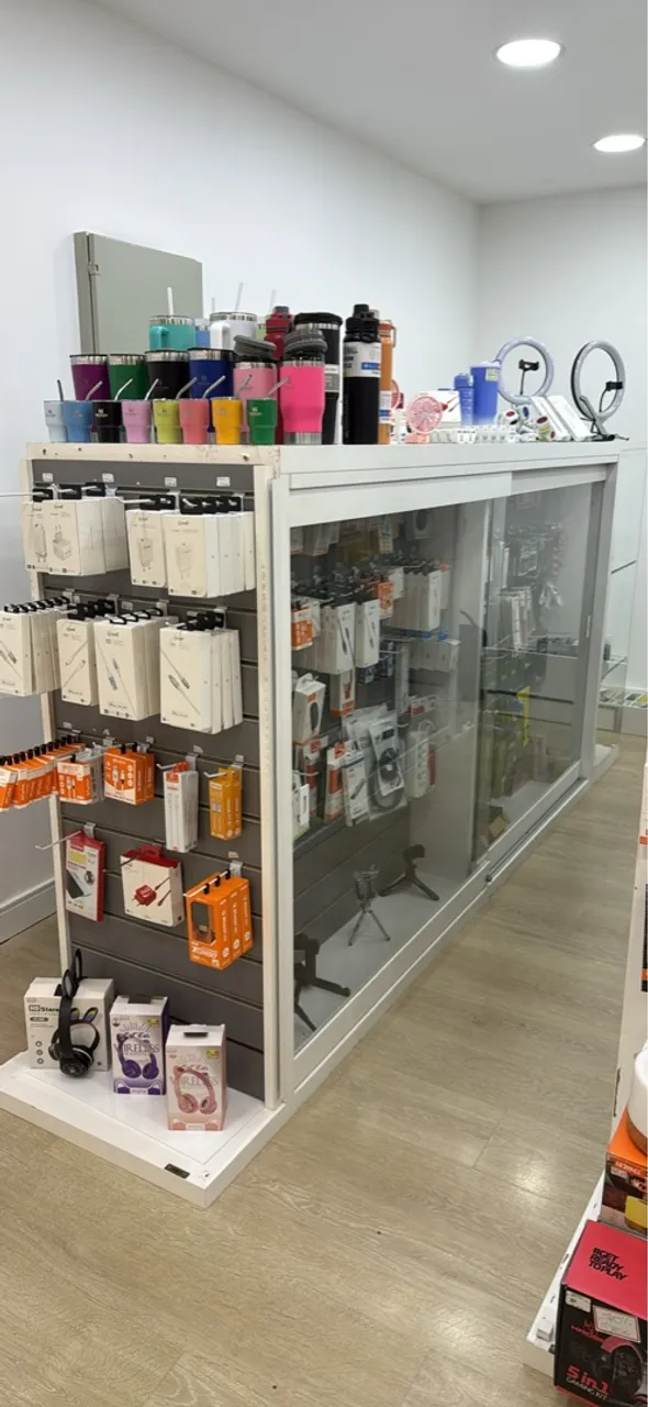 Vendo armário para capinha e acessórios