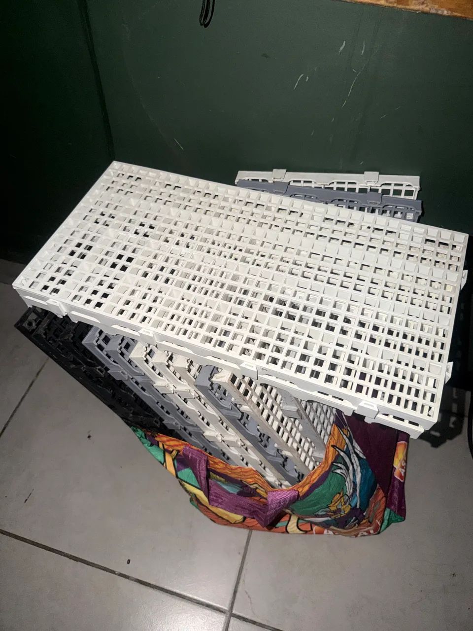 Pisos plásticos modulares 25×50 cm para cozinha industrial - 38 uni