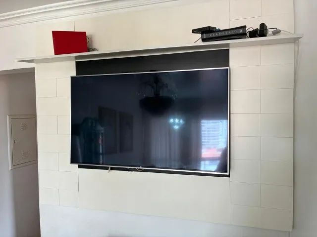 Desapego - Painel de madeira para TV em laca - Com passador de fios - ESTADO DE NOVO!!!
