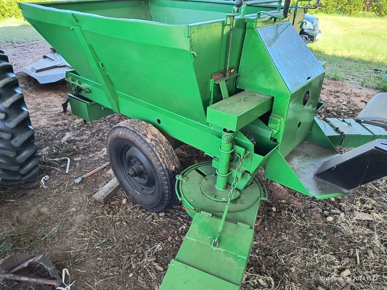 Vendo esparamadeira de adubo, calcário, esterco  - Foto 4