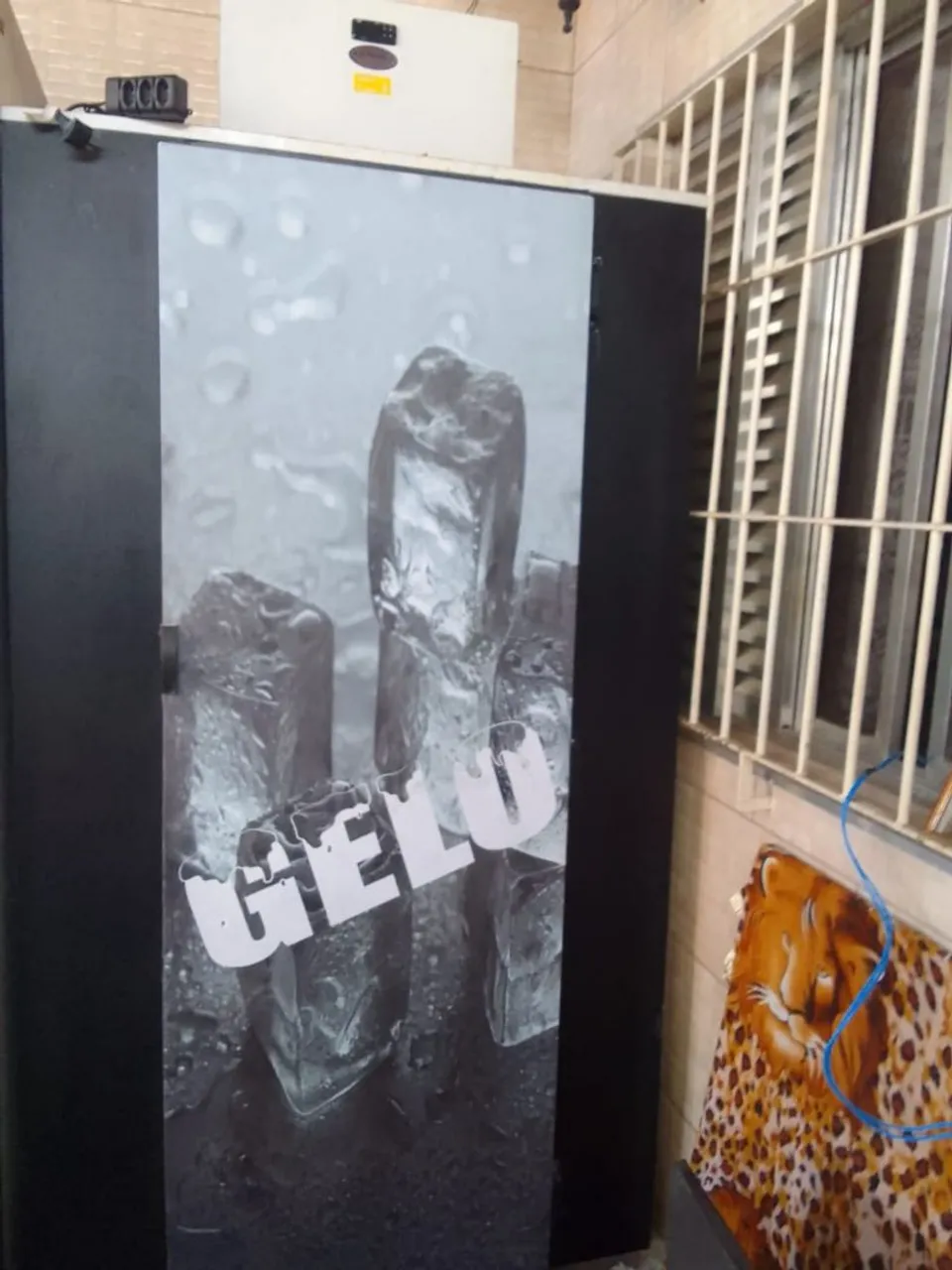 Freezer Grande pra gelo mas maqiina de fazer gelo
