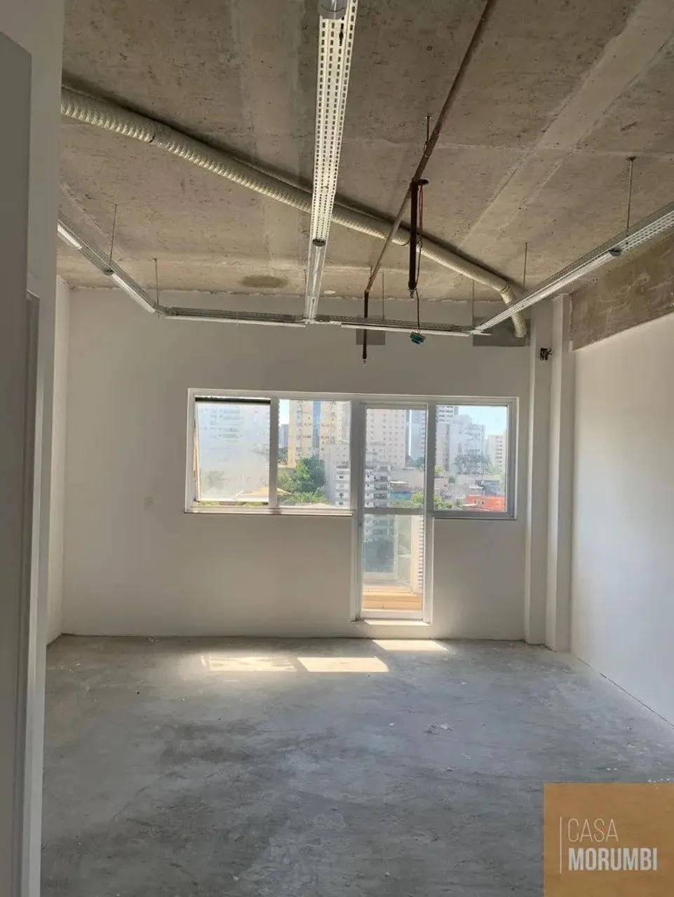 VENDA - SALA COMERCIAL NA VILA ANDRADE COM 46m², 02 VAGAS.