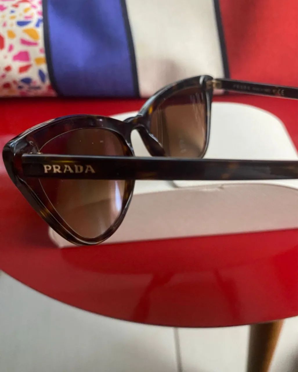 óculos de sol marrom - a caixinha é prada preta seminovo original - prada - Foto 3
