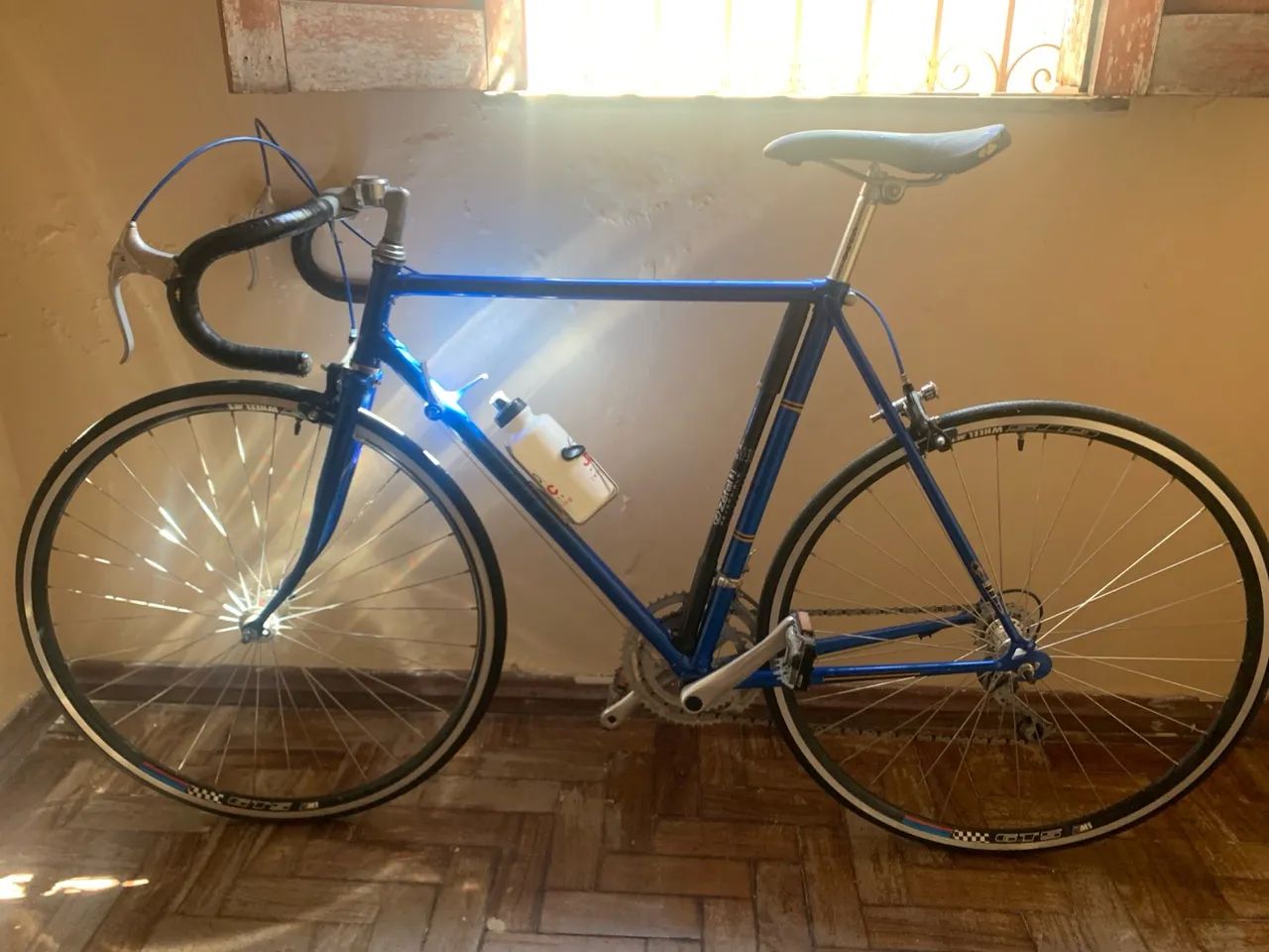 Bicicleta de Estrada Azul - Ótimo estado! - Foto 2