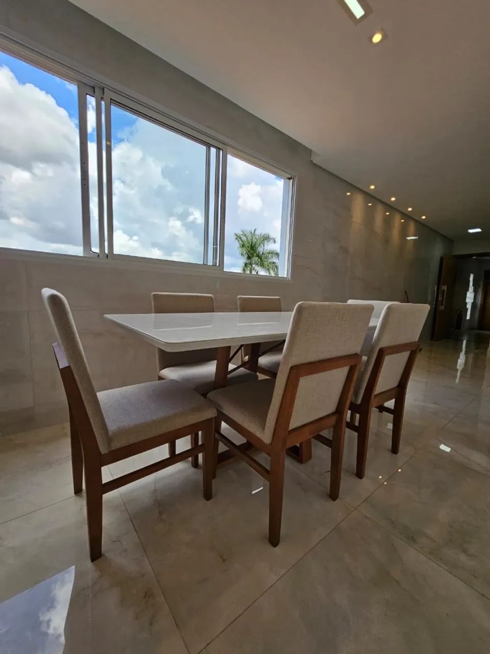 Mesa de Jantar Moderna com 4 Cadeiras de madeira  - Foto 2