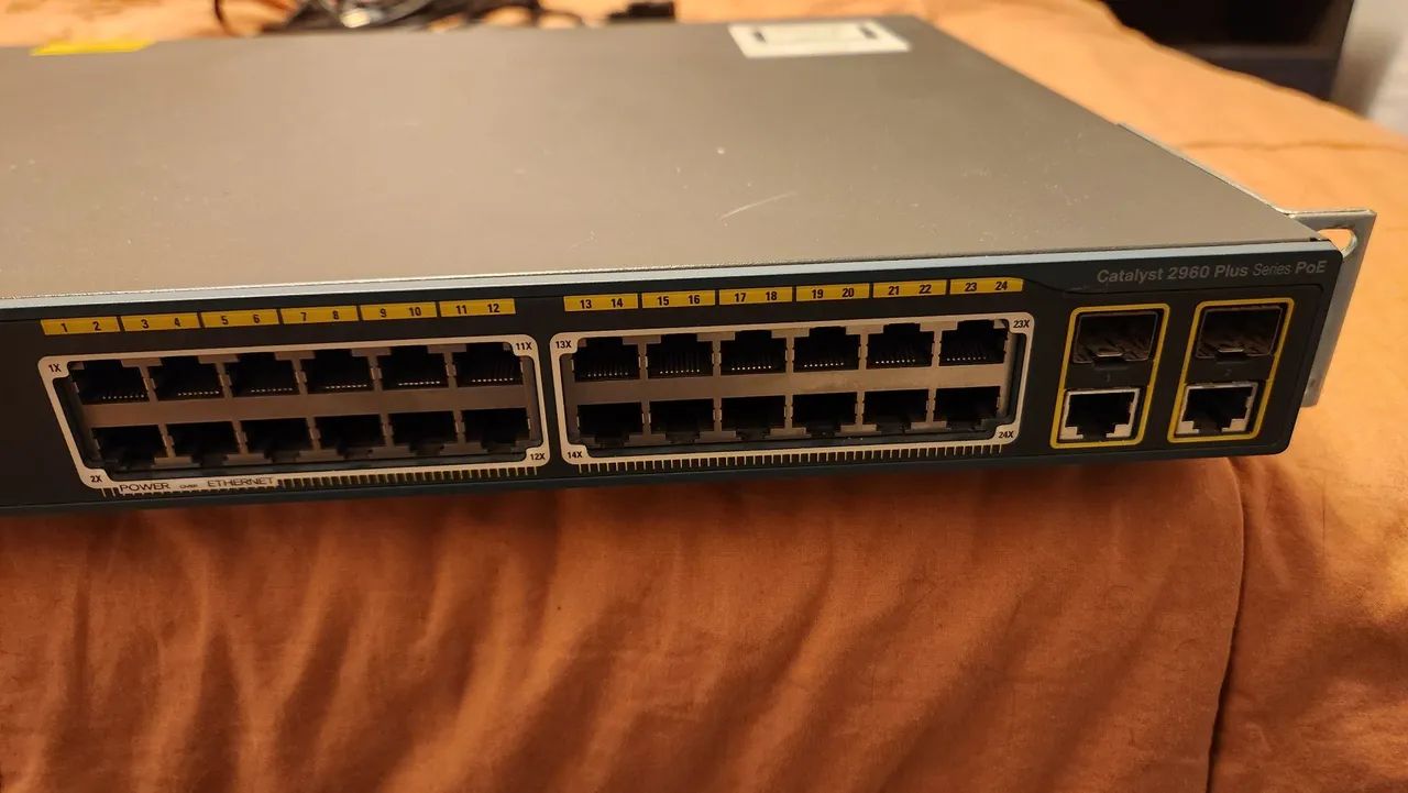 Switch Cisco Catalyst 2960 Plus Series PoE - Foto 2
