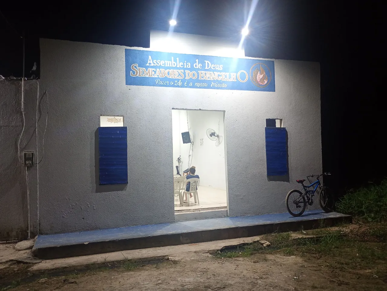 Vendo prédio, igreja
