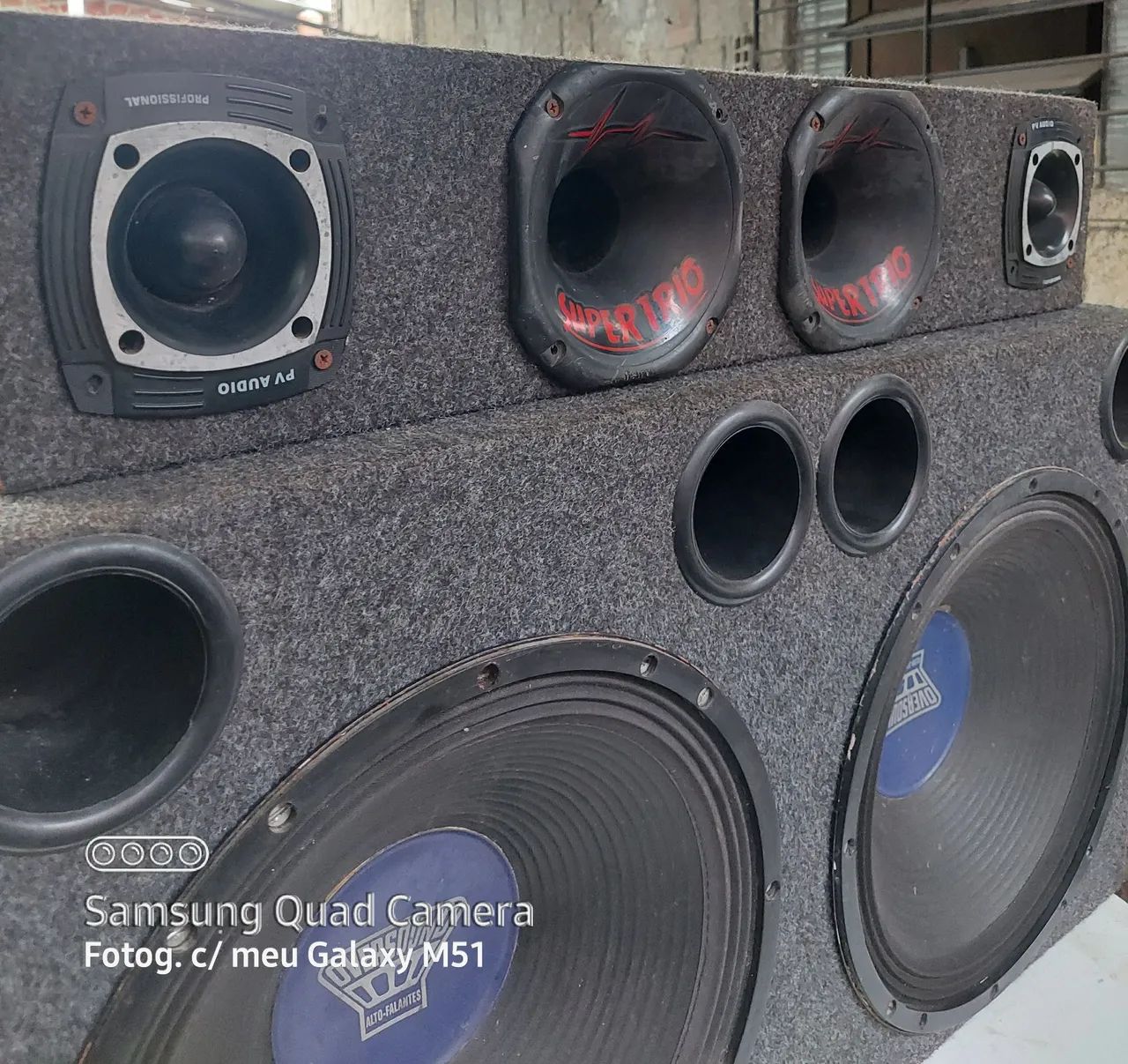 Caixa de som automotivo 15 pol.