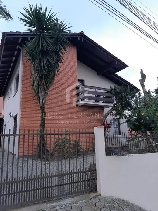 Sobrado para Venda em Joinville, Boa Vista, 3 dormitórios, 1 suíte, 2 banheiros