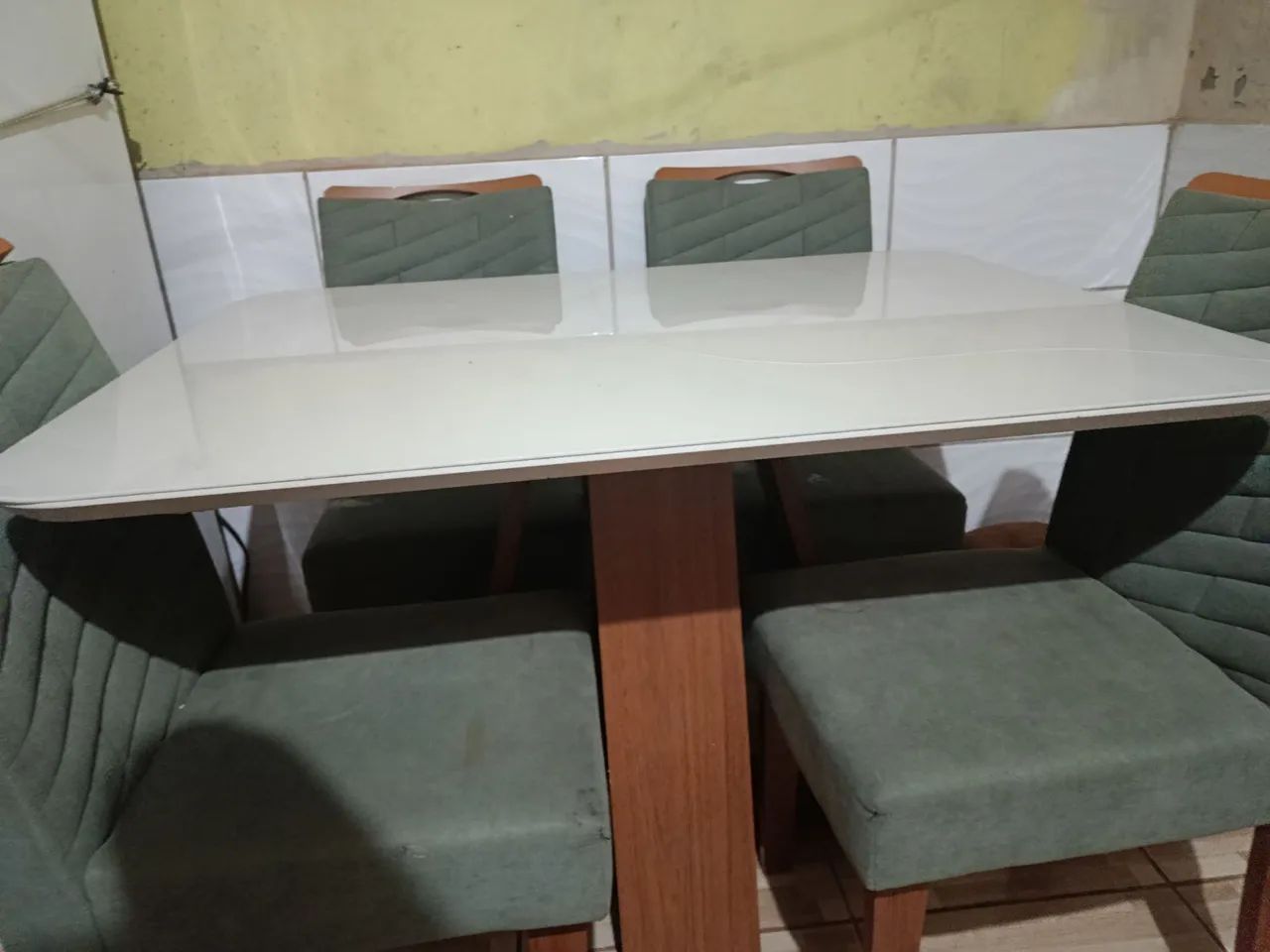 Vendo uma mesa com 4 cadeiras64962115876739121