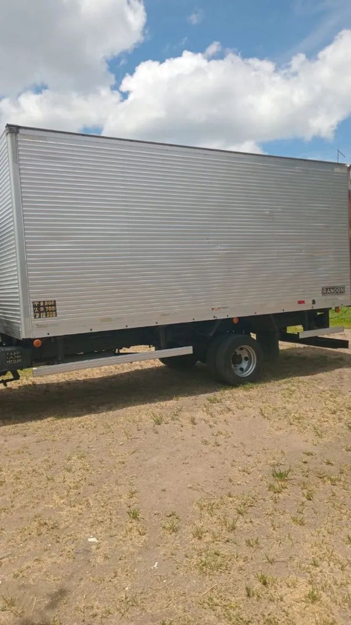 Caminhão baú  - Foto 3