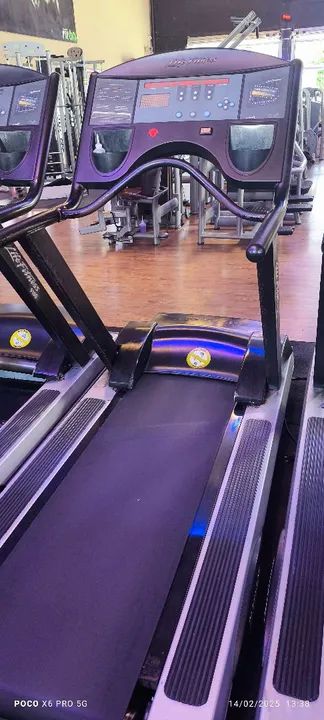 Esteiras LIFE FITNESS