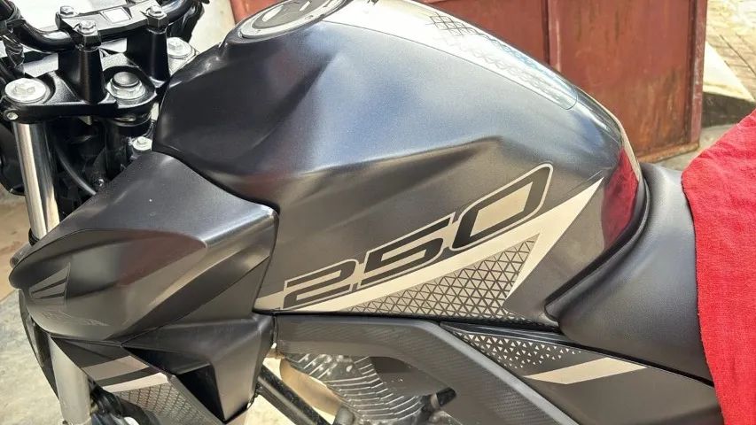 HONDA TWISTER CB 250 CC 2022 - Foto 2