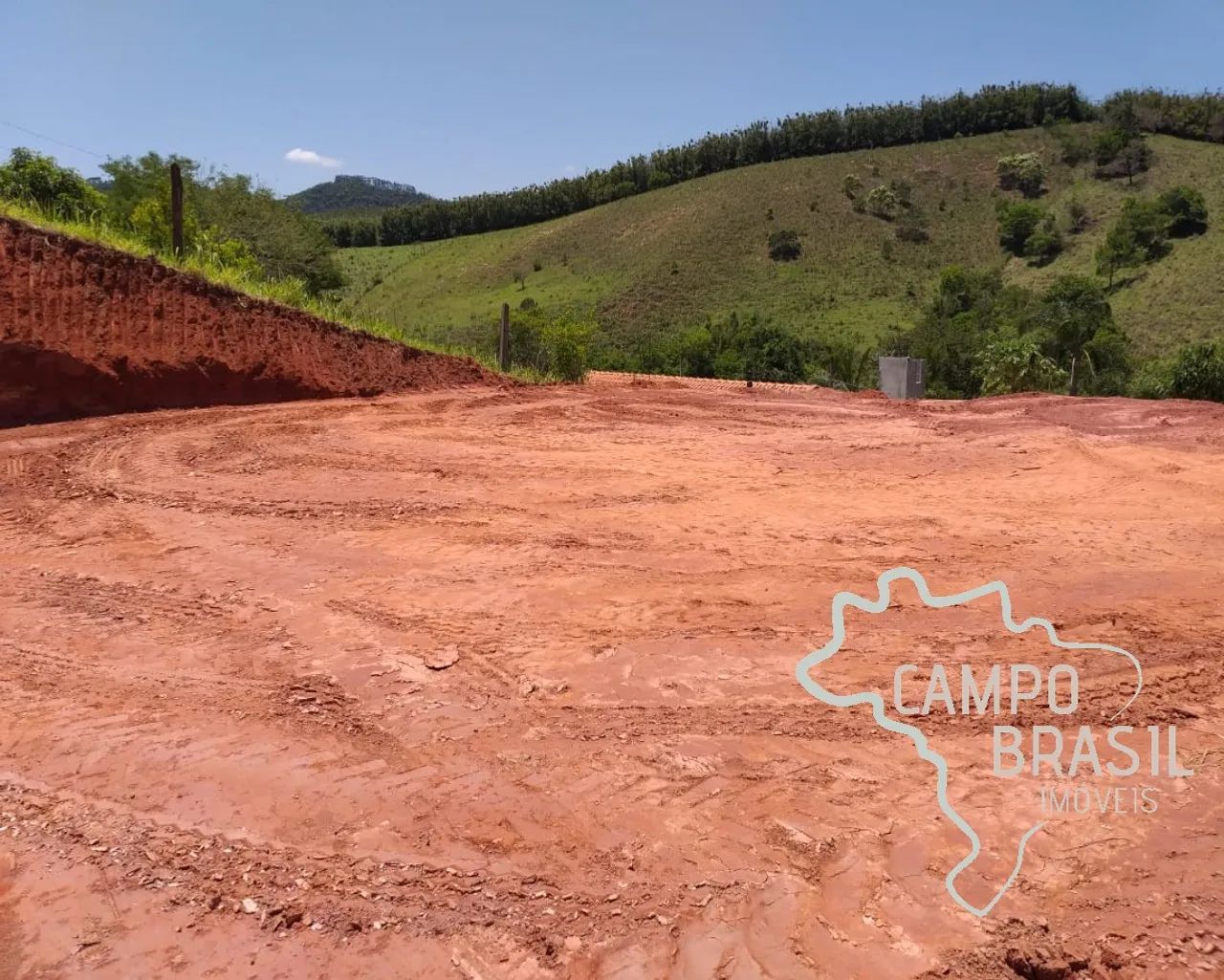 ÓTIMA ÁREA 2.240M² EM PARAIBUNA COM 2 PLATORES!