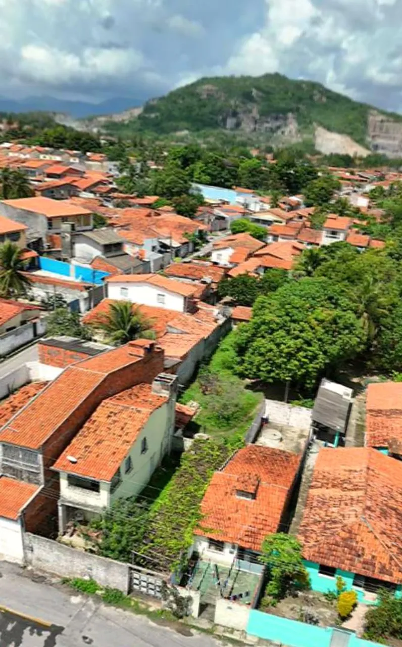TERRENO MURADO COM CASA DUPLEX EM ITATINGA