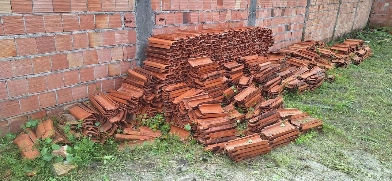 VENDO TELHAS DE BARRO R$ 1.00 UN