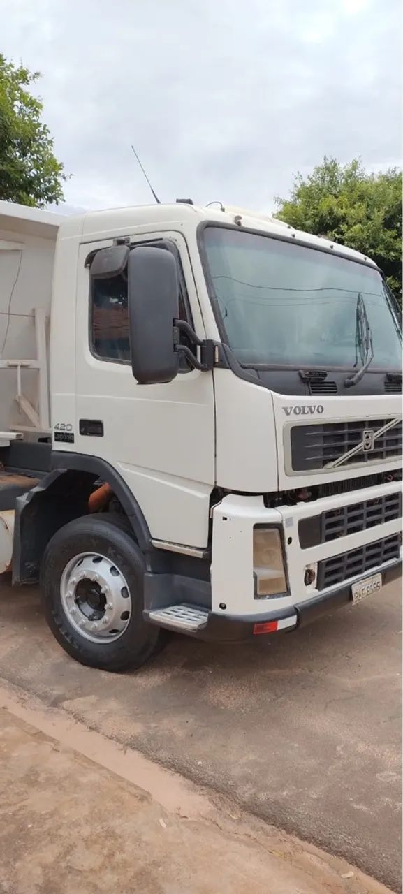 Caminhão Volvo FM 420