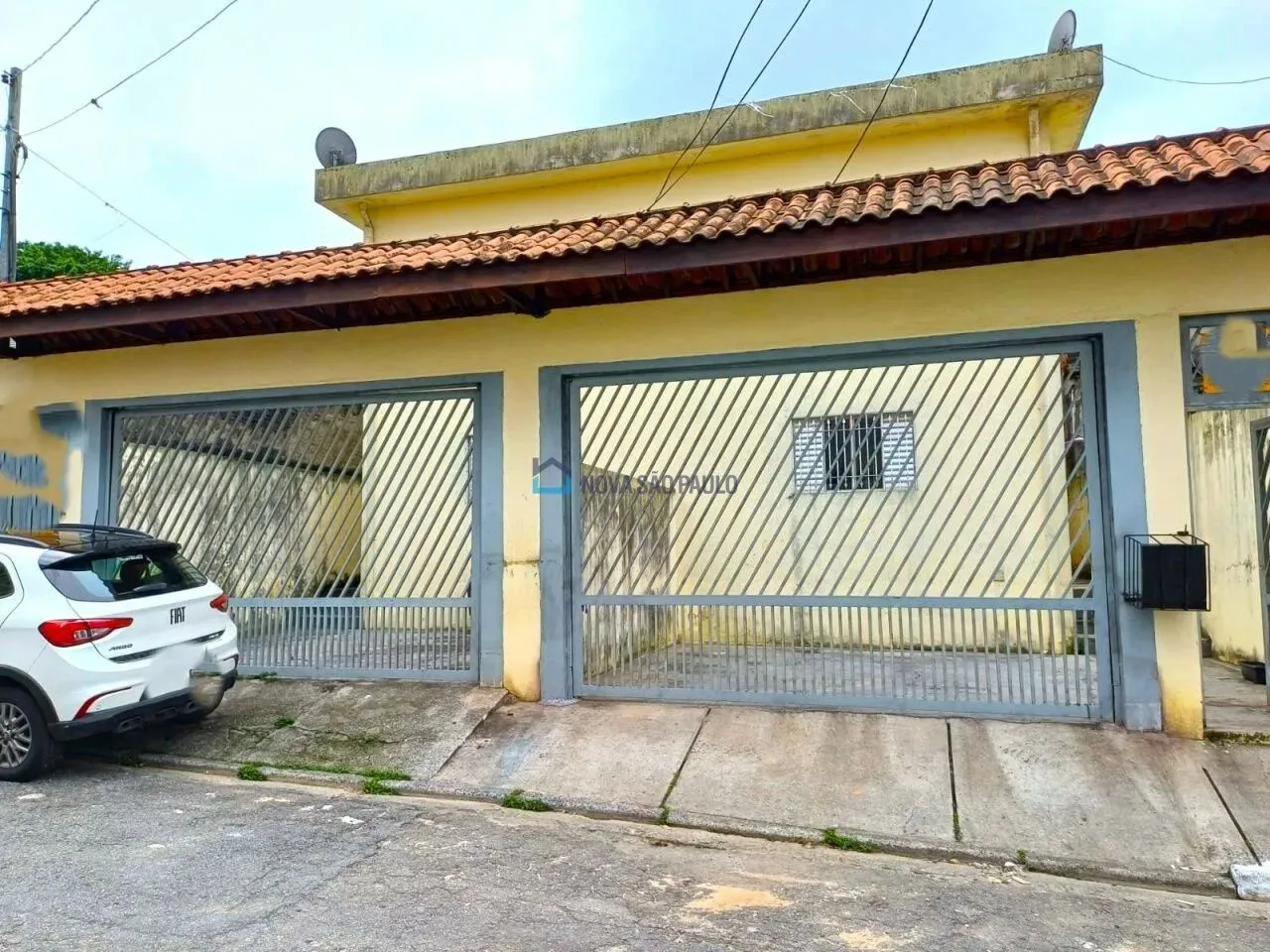 Sobrado constituído de 4 kitnets para locação