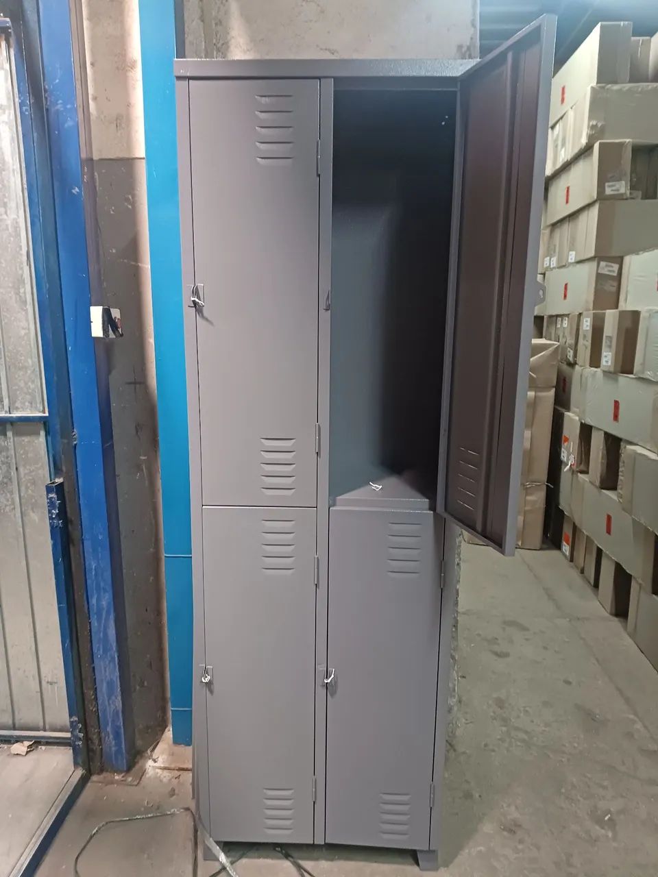 Roupeiro de aço com 4 portas grandes com pitão.( só novos  )Lê Bem a descriçãoo  - Foto 6