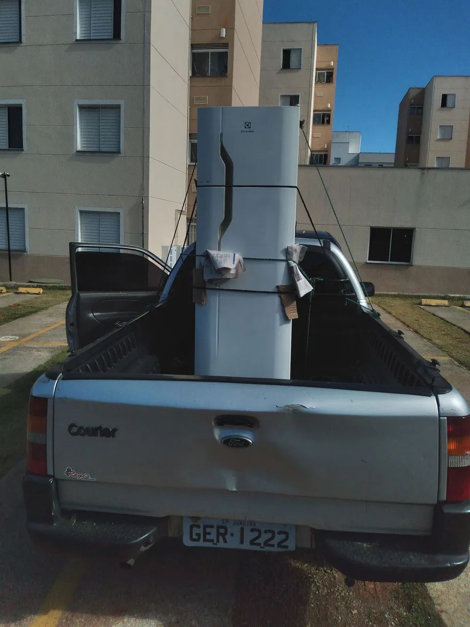 Faço  pequenos carreto em Barueri  Jandira WhatsApp * 