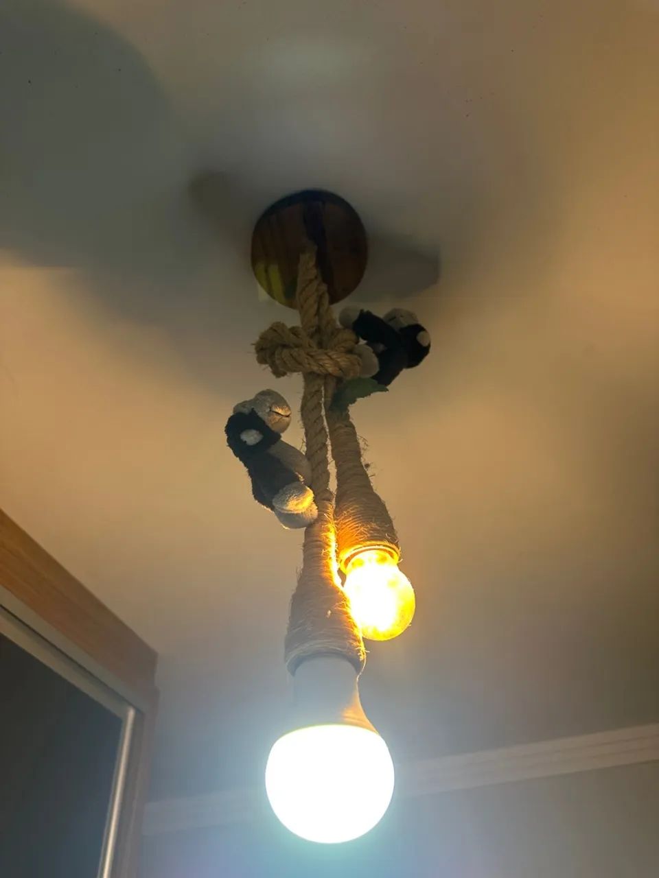 Luminária Decorativa Corda com Macacos - Foto 2