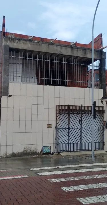 Tá Barato ! Menor Preço da Região !!   Casa Comercial no Polo Gastronômico da Varjota