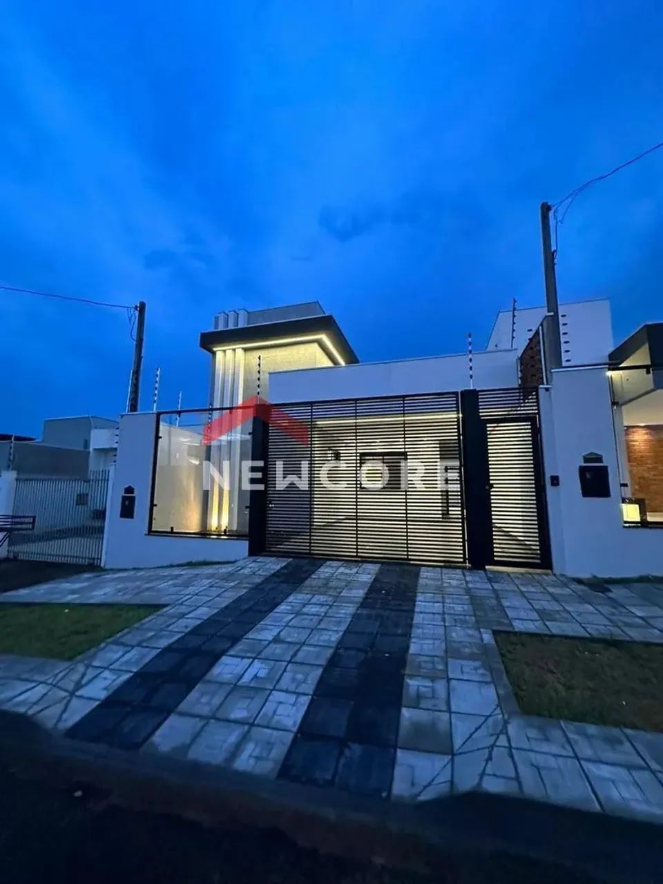 Casa em Rua Pioneiro Jones Sales Pontes - Jardim Munique - Maringá/PR