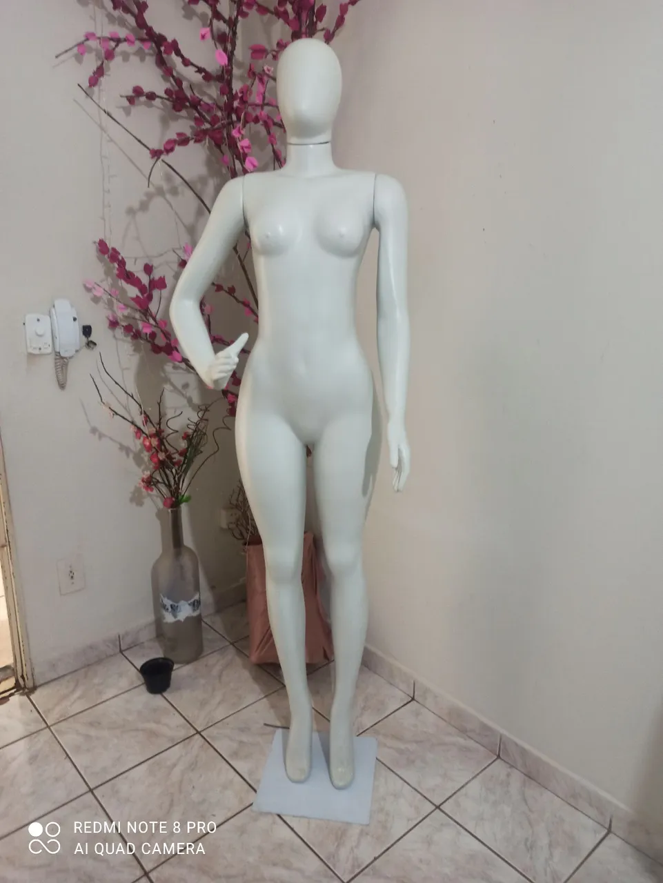 Manequim Feminino Branco - Ideal para Vitrines