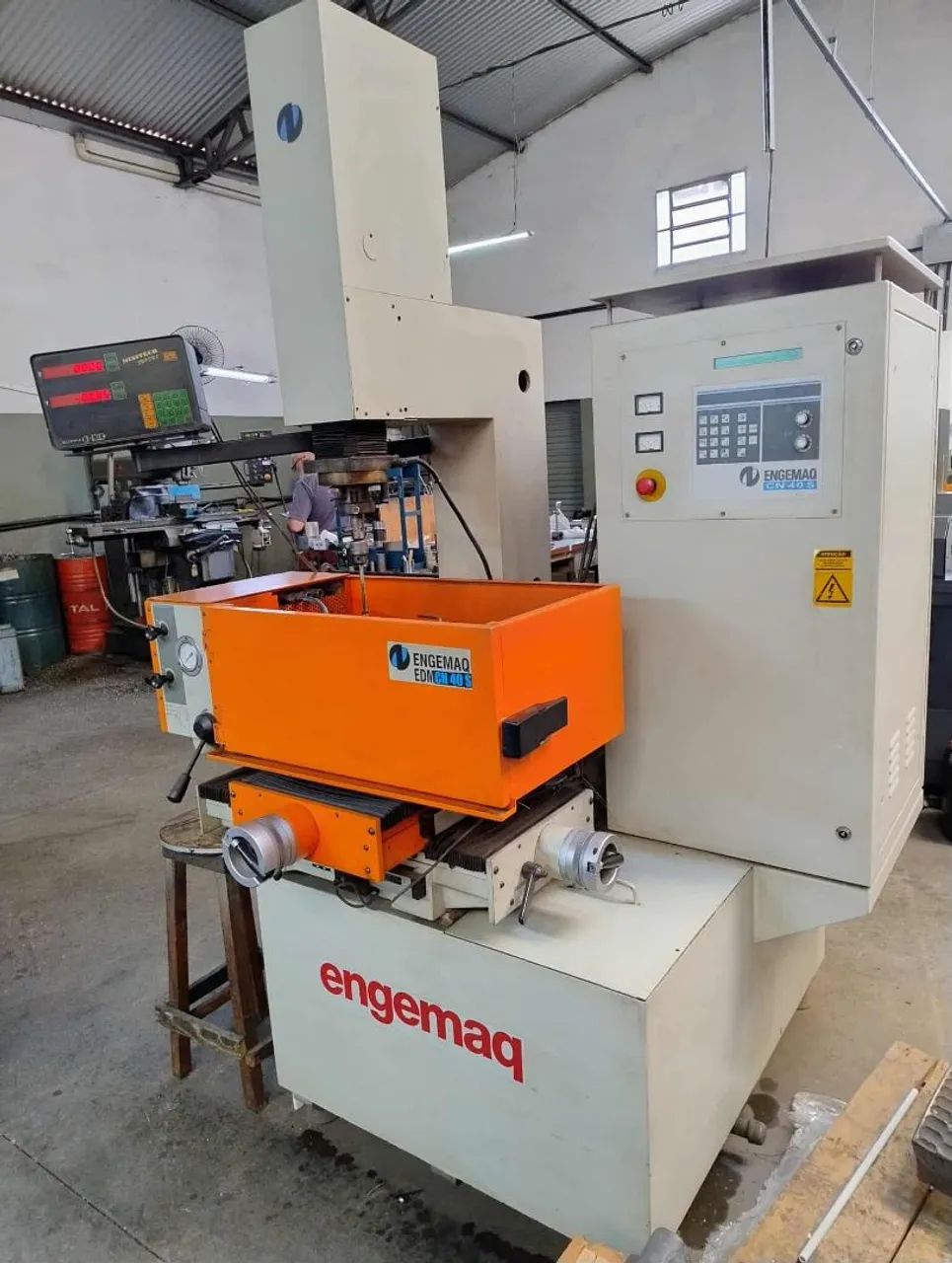 Eletroerosão Engemac EDM CN40S - vendo ou troco - Foto 4