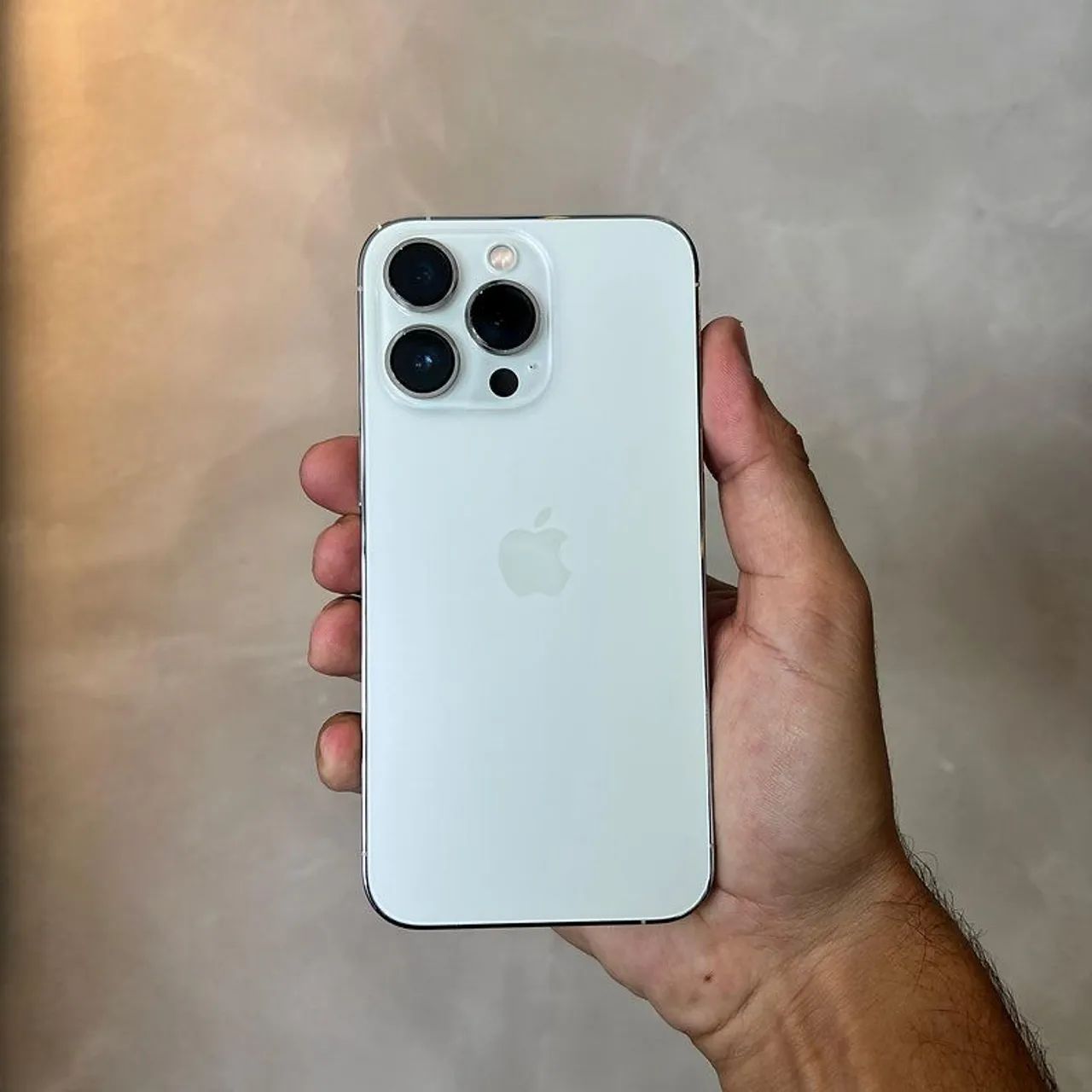 よーちゃん iPhone13pro 256GB white Somente hoje !iPhone 13 pro 256gb branco Igual novo Carregador