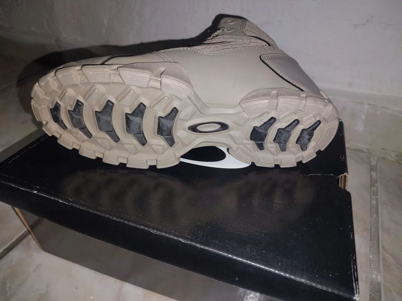 Bota Oakley Halftrack Mid II novo sem uso 42 - Foto 3