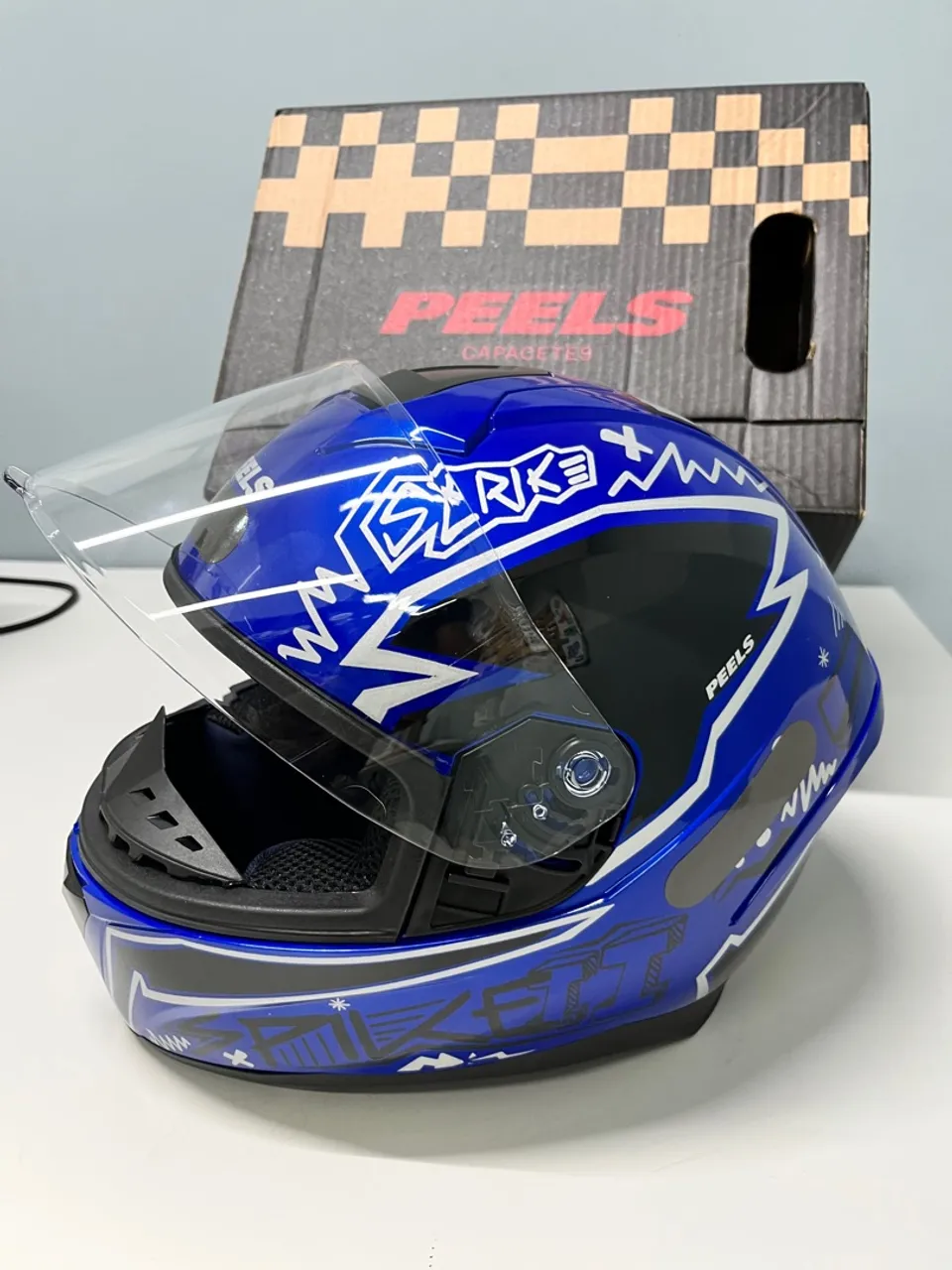 Capacete Peels Strike Azul com Design Moderno