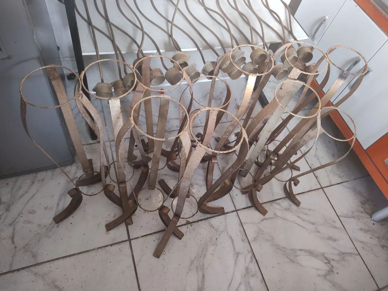 Suporte de vaso de metal dourado 10,00 cada - Foto 4