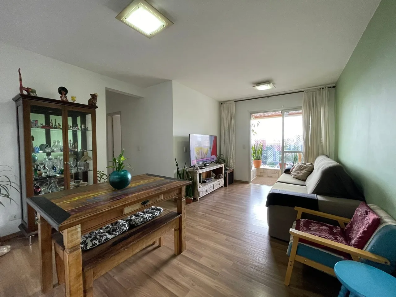Custo x benefício! Apartamento espaçoso e confortável, 3 dormitórios (1 suíte) e 2 vagas ó
